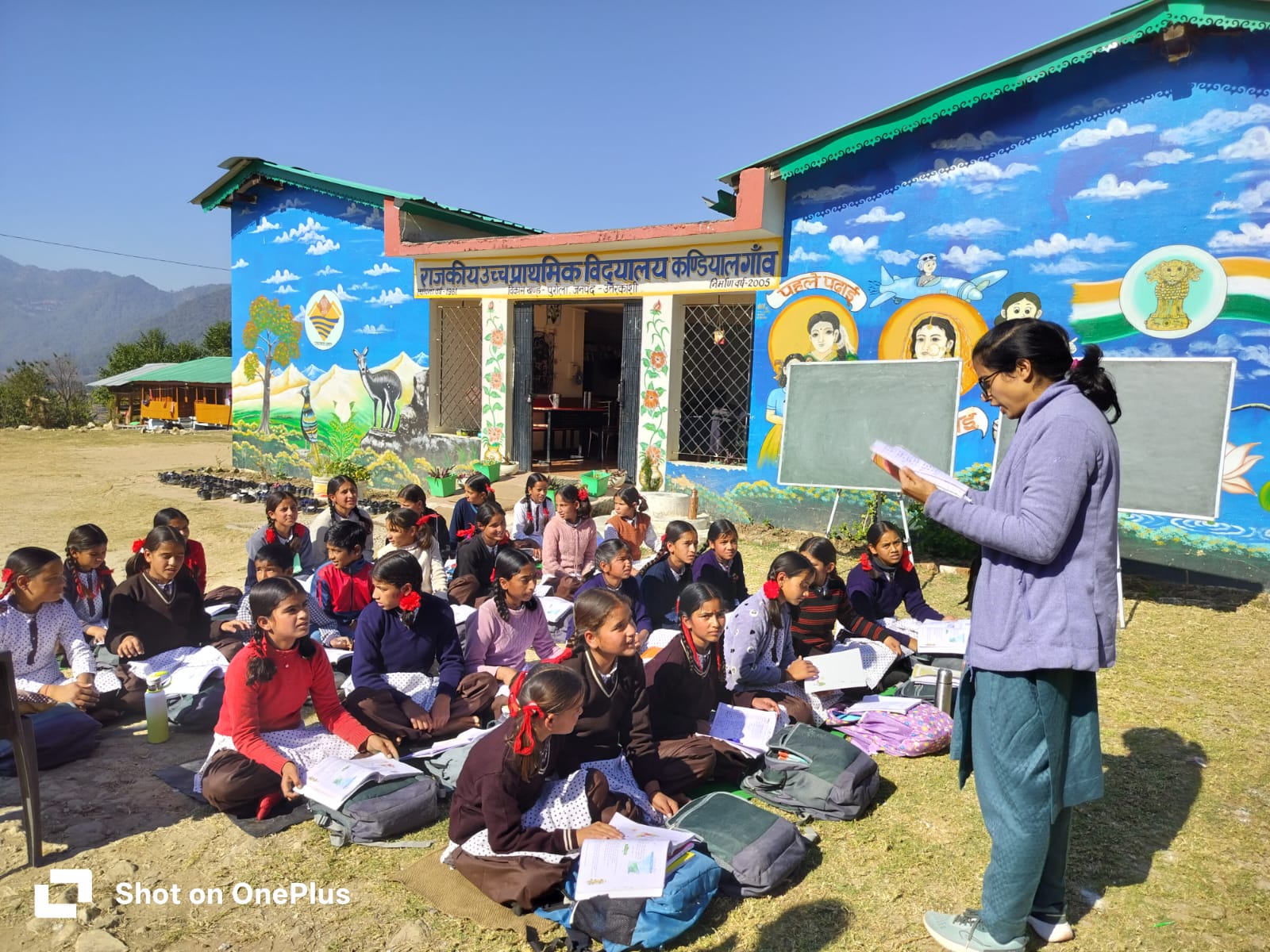 ADM मुक्त़ा मिश्रा का औचक निरीक्षण: अनुपस्थित कर्मचारियों पर कार्रवाई के निर्देश, कार्यालयों की अव्यवस्था पर नाराजगी