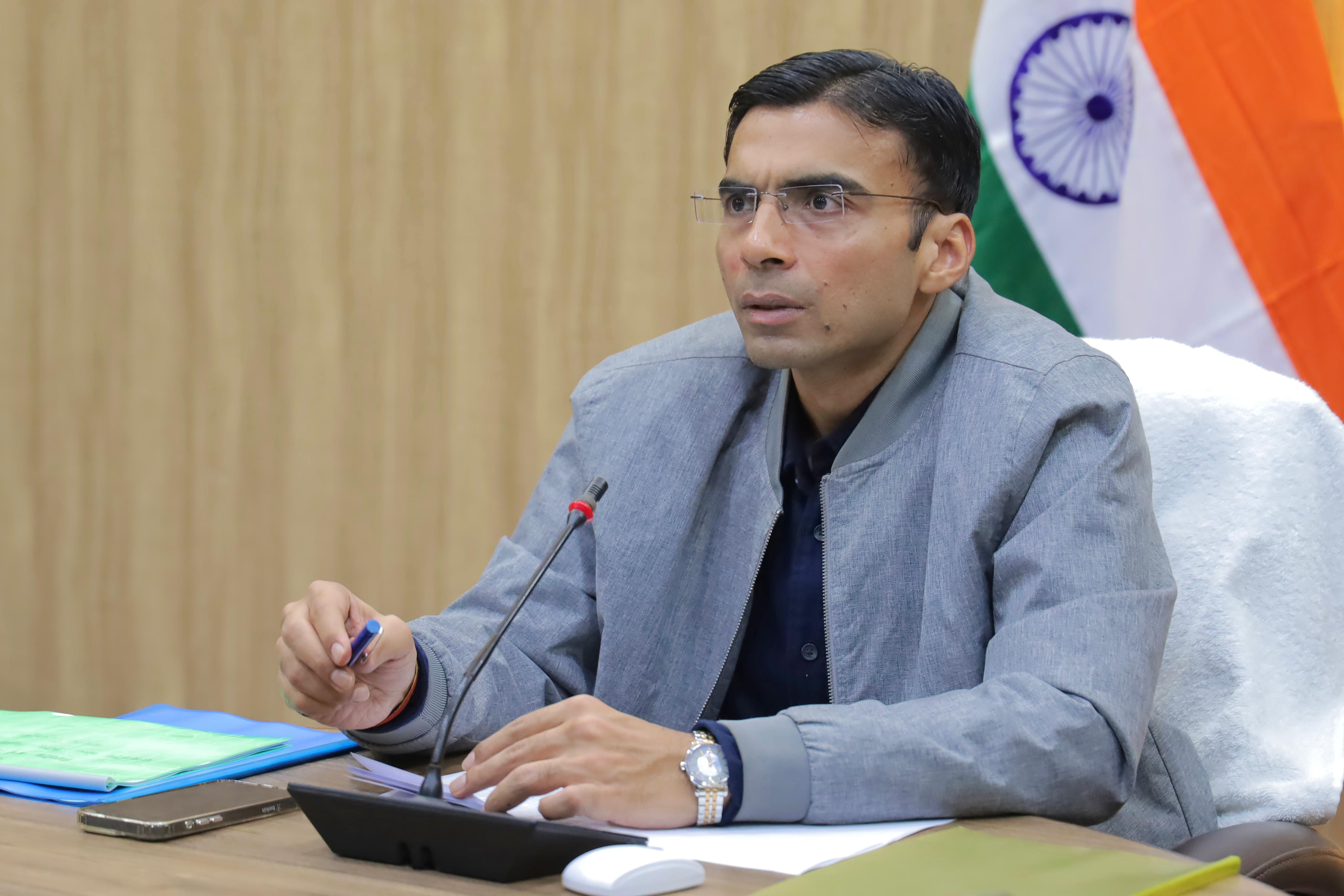 जनता की बीच पहुंचे डीएमः ऋषिकेश में जन समस्याओं का ऑन द स्पॉट समाधान,