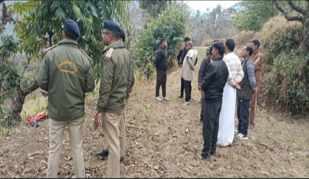 रुद्रप्रयाग में करंट बना काल, पेड़ पर चढ़ते ही महिला की गई जान