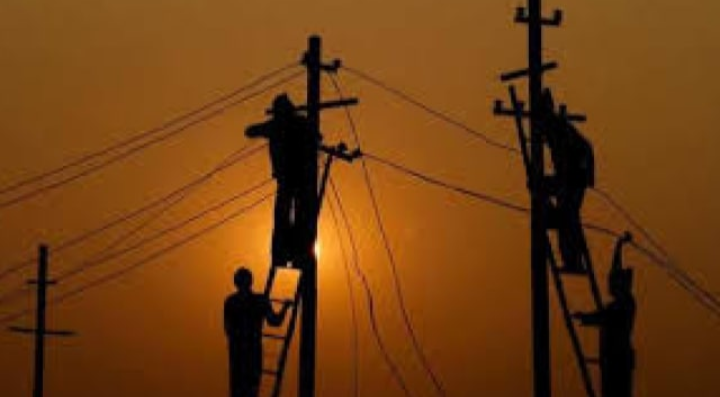 बिजली कटौती से नाराज विधायक का अनोखा विरोध, अधिकारियों का बिजली कनेक्शन कटवाया